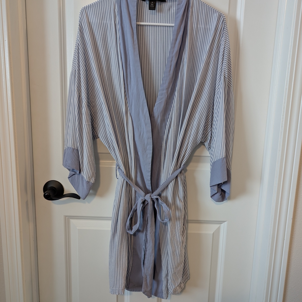 Ambrielle Blue and White Robe Wrap Style